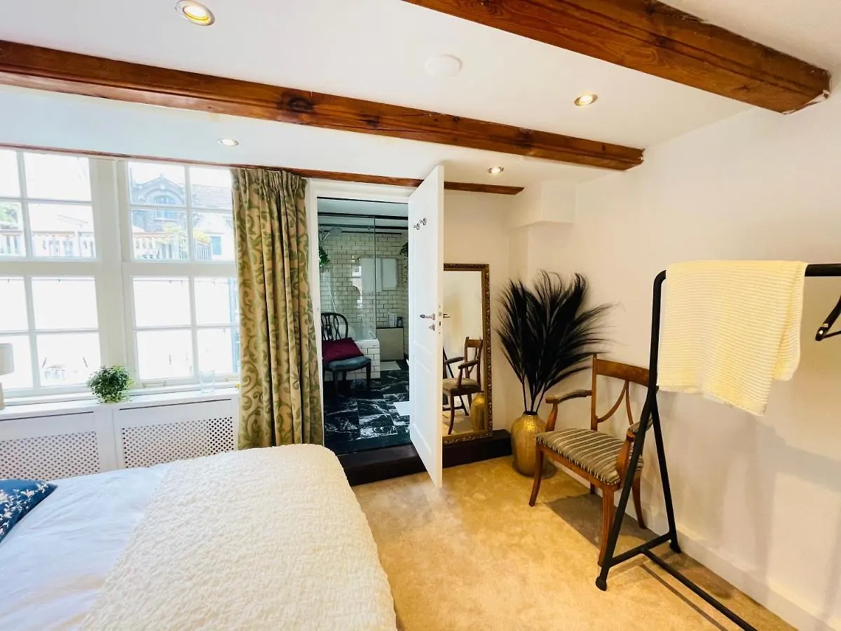 Bed & Breakfast Luxury Suites The Enlightened House
